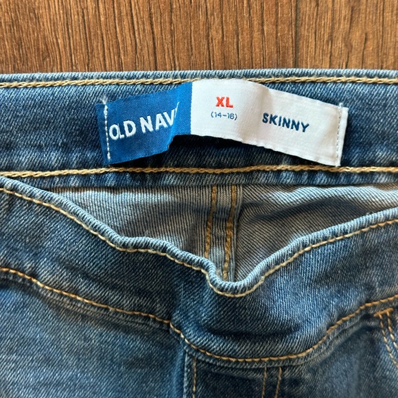 Old Navy Skinny Jeans - Picture 3 of 3